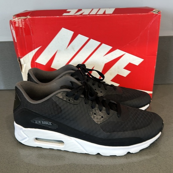 Nike Air Max90 Ultra Essential - Picture 5 of 9